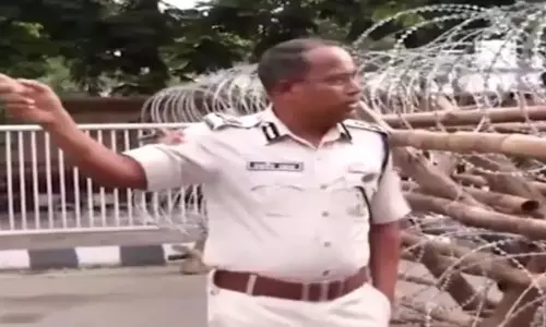 Odisha : एसीपी के निर्देश पर भारी विवाद, पुलिस के रवैये पर सवाल Odisha : एसीपी के निर्देश पर भारी विवाद, पुलिस के रवैये पर सवाल
