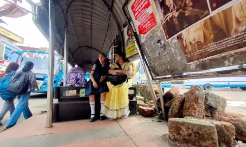 Kerala : शहर के बस प्रतीक्षालय खतरे की छाया में Kerala : शहर के बस प्रतीक्षालय खतरे की छाया में