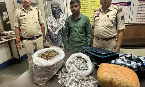 पुड़िया में गांजा बेचते महिला-पुरुष गिरफ्तार, DKS हॉस्पिटल के पार्किंग के पीछे पकड़ाए