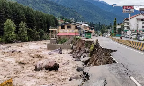 Shimla: बादल फटने से हिमाचल में भारी तबाही, सड़क मार्ग बंद