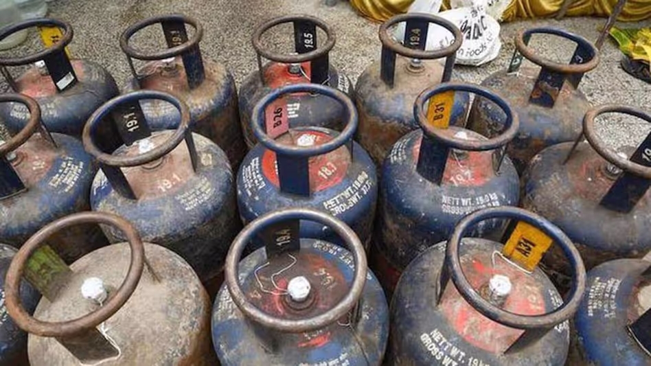 Assam : वाणिज्यिक रसोई गैस 58.50 रुपये सस्ती हुई, घरेलू दरें अपरिवर्तित Assam : वाणिज्यिक रसोई गैस 58.50 रुपये सस्ती हुई, घरेलू दरें अपरिवर्तित