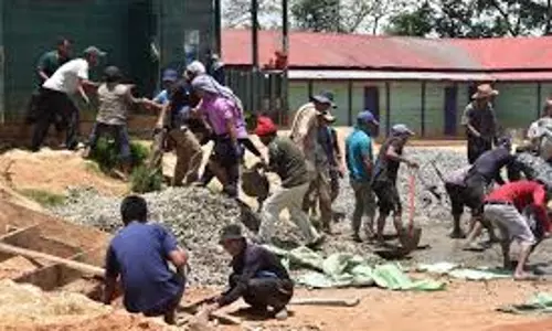 Nagaland : पुंगरो गांव वालों ने सरकारी स्कूल की कक्षा का नवीनीकरण किया