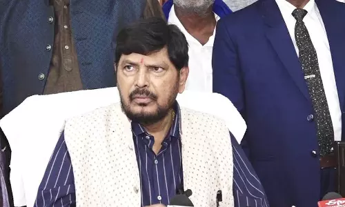 केंद्रीय मंत्री बोल गए, पेड़ काटने पर होगी पिटाई केंद्रीय मंत्री बोल गए, पेड़ काटने पर होगी पिटाई