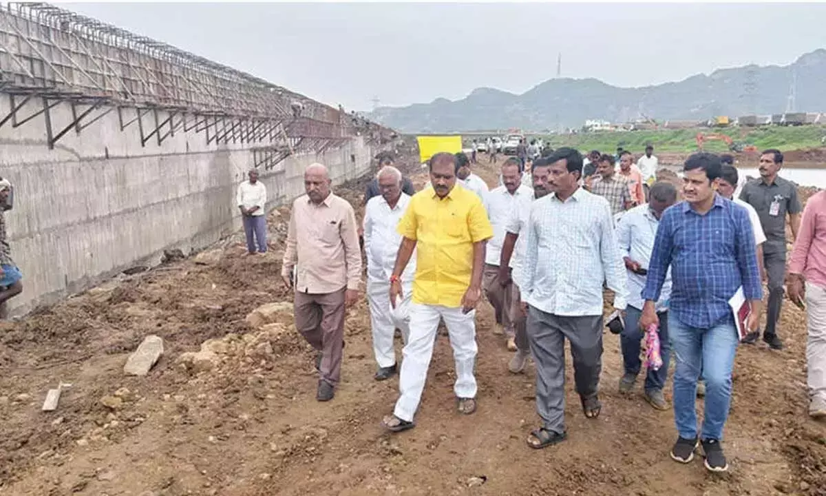 Andhra: बाढ़ रोकथाम कार्य रिकॉर्ड समय में पूरा किया गया: मंत्री Andhra: बाढ़ रोकथाम कार्य रिकॉर्ड समय में पूरा किया गया: मंत्री