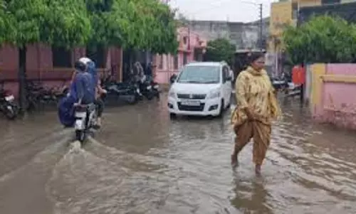 Bareilly: अस्पताल में पानी भरने से मरीजों की बढ़ी मुश्किलें Bareilly: अस्पताल में पानी भरने से मरीजों की बढ़ी मुश्किलें