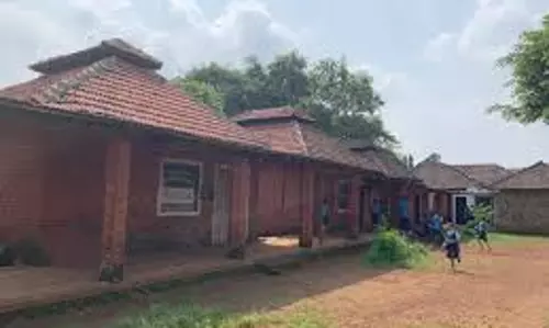 Kerala : उदासीनता ने अलप्पुझा में स्कूलों, अस्पतालों को उजागर किया Kerala : उदासीनता ने अलप्पुझा में स्कूलों, अस्पतालों को उजागर किया