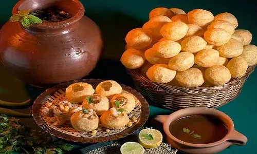 बारिश में भी पानी पूरी खाना फायदेमंद हो सकता है, जानें कैसे