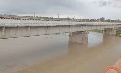 Bareilly: तेज बारिश से गोरा-रामगंगा पुल की एप्रोच रोड क्षतिग्रस्त Bareilly: तेज बारिश से गोरा-रामगंगा पुल की एप्रोच रोड क्षतिग्रस्त
