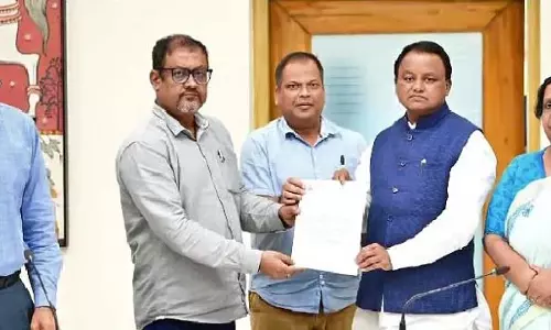 CM : आश्वासन के बाद OAS अधिकारियों ने सामूहिक अवकाश टाला CM : आश्वासन के बाद OAS अधिकारियों ने सामूहिक अवकाश टाला
