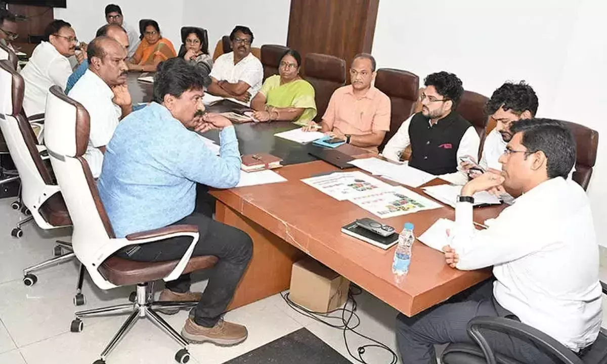 Andhra: तिरुपति के जल तालाबों के सौंदर्यीकरण का काम पूरा करें: कलेक्टर