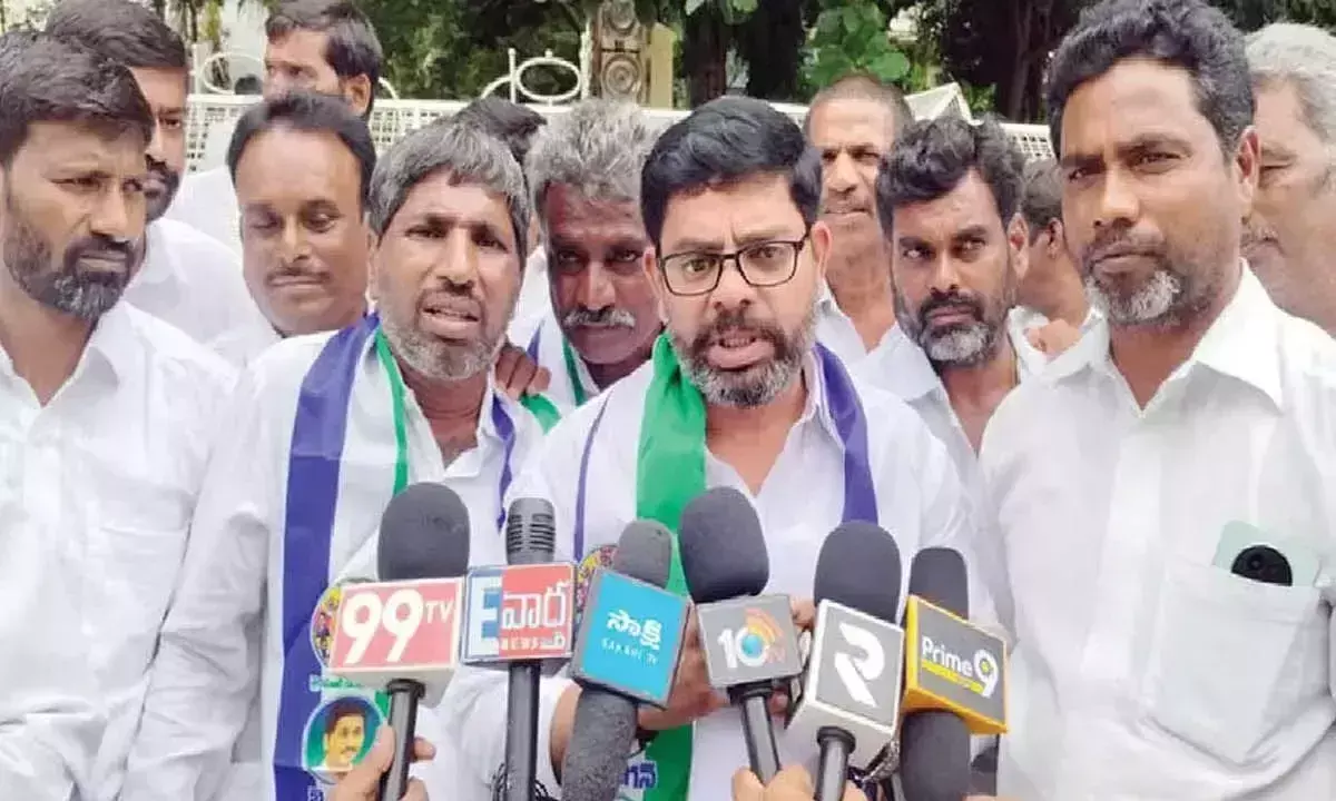 YSRCP ने आरोप लगाया कि सरकार ने 15वें वित्त आयोग के फंड का दुरुपयोग किया YSRCP ने आरोप लगाया कि सरकार ने 15वें वित्त आयोग के फंड का दुरुपयोग किया
