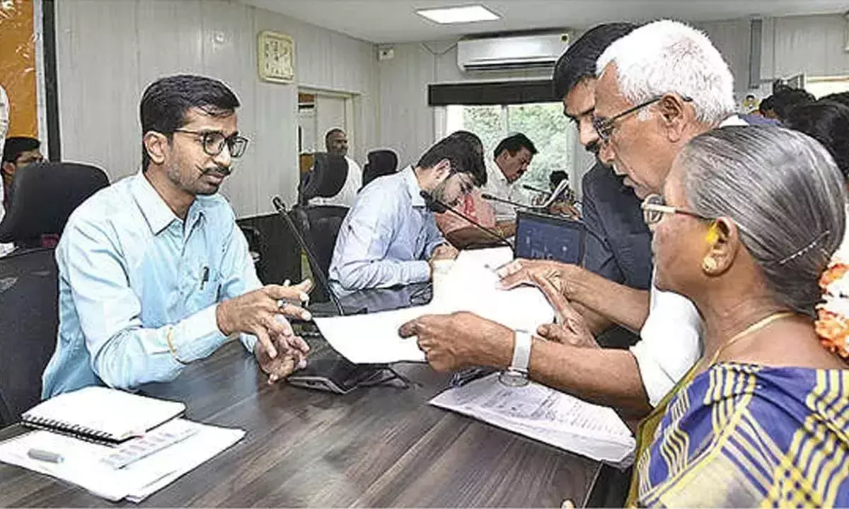 Andhra: अनंतपुर में PGRS में 660 याचिकाएं प्राप्त हुईं Andhra: अनंतपुर में PGRS में 660 याचिकाएं प्राप्त हुईं