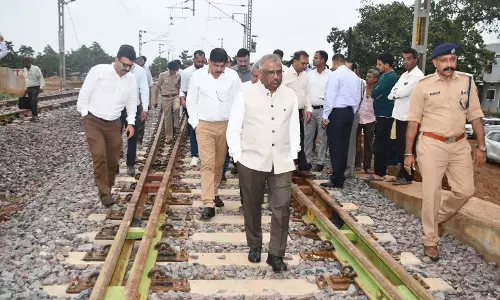 महाप्रबंधक तरुण प्रकाश ने रायपुर-अभनपुर-राजिम रेल खंड का निरीक्षण महाप्रबंधक तरुण प्रकाश ने रायपुर-अभनपुर-राजिम रेल खंड का निरीक्षण