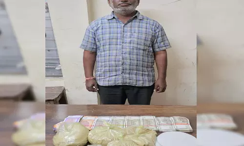Raipur Breaking: डोडा के साथ राजस्थान का तस्कर गिरफ्तार, 4.50 लाख का माल जब्त Raipur Breaking: डोडा के साथ राजस्थान का तस्कर गिरफ्तार, 4.50 लाख का माल जब्त