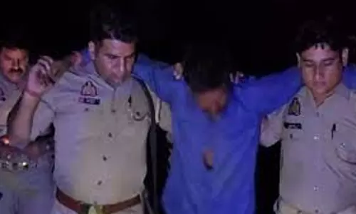 UP : लगातार मिल रही थी शिकायतें, मुठभेड़ में घायल होकर पकड़ा गया चोर UP : लगातार मिल रही थी शिकायतें, मुठभेड़ में घायल होकर पकड़ा गया चोर