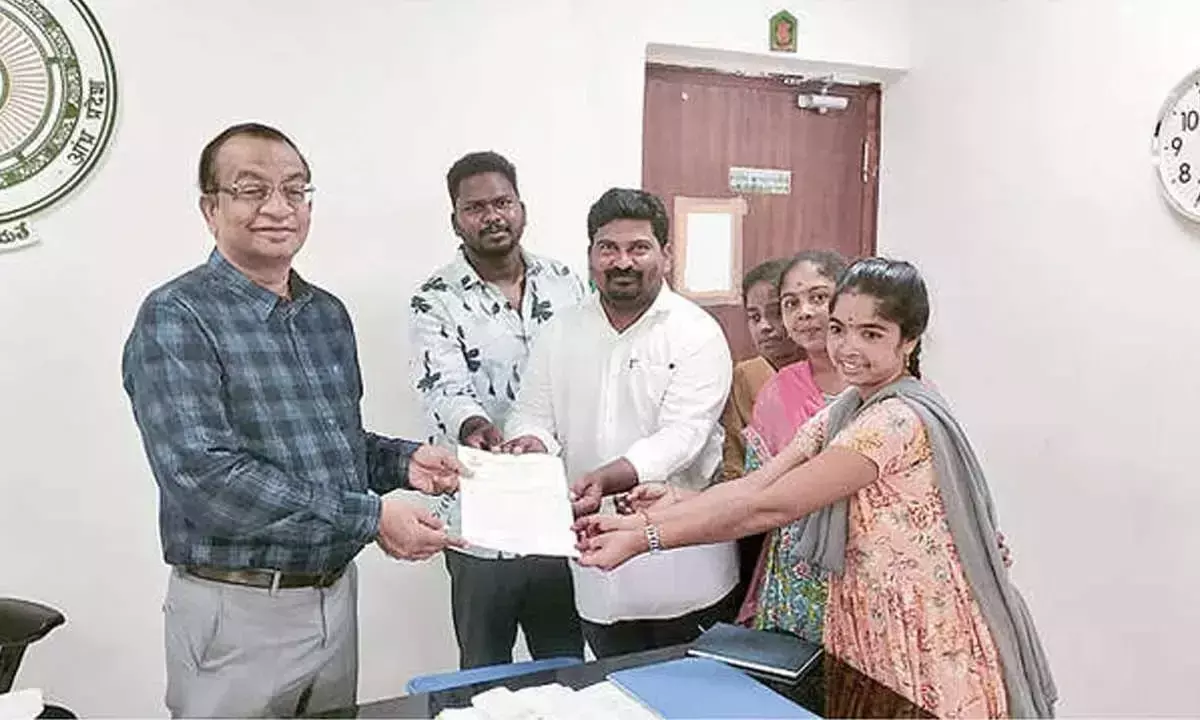 DYFI ने भाषा स्वयंसेवकों के मुद्दों के समाधान की मांग की DYFI ने भाषा स्वयंसेवकों के मुद्दों के समाधान की मांग की