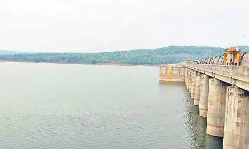 मेडिगड्डा बैराज में बाढ़ का खतरा बढ़ा; अधिकारियों ने निचले इलाकों को चेतावनी दी