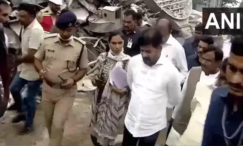 मुख्यमंत्री ने पशम्यलारम दुर्घटना स्थल का निरीक्षण किया, विशेषज्ञों की समिति गठित करने का आदेश मुख्यमंत्री ने पशम्यलारम दुर्घटना स्थल का निरीक्षण किया, विशेषज्ञों की समिति गठित करने का आदेश