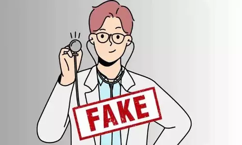 बिना योग्यता के डॉक्टर के रूप में अभ्यास करना