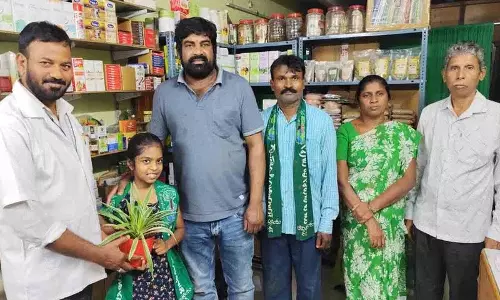 डॉक्टर्स डे के अवसर पर पौधों के साथ शुभकामनाएं