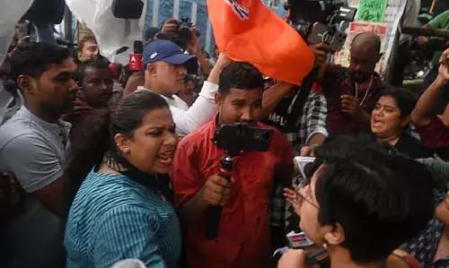 बहस के दौरान महिला के कपड़े फाड़े गए, भाजपा ने उठाया सवाल बहस के दौरान महिला के कपड़े फाड़े गए, भाजपा ने उठाया सवाल