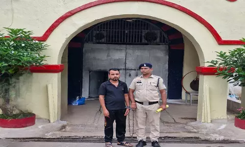 Raipur Breaking: पत्नी की हत्या के मामले में फरार आरोपी रिंकू अठवानी गिरफ्तार Raipur Breaking: पत्नी की हत्या के मामले में फरार आरोपी रिंकू अठवानी गिरफ्तार