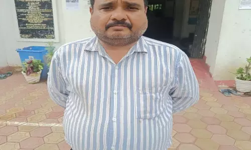 फर्जी बीमा पॉलिसी बनाकर 5 लाख की धोखाधड़ी, आरोपी गिरफ्तार फर्जी बीमा पॉलिसी बनाकर 5 लाख की धोखाधड़ी, आरोपी गिरफ्तार
