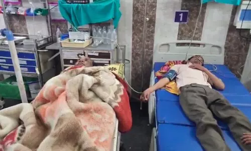 जहरीला मशरूम खाने से एक ही परिवार के 10 लोग बीमार, अस्पताल में भर्ती