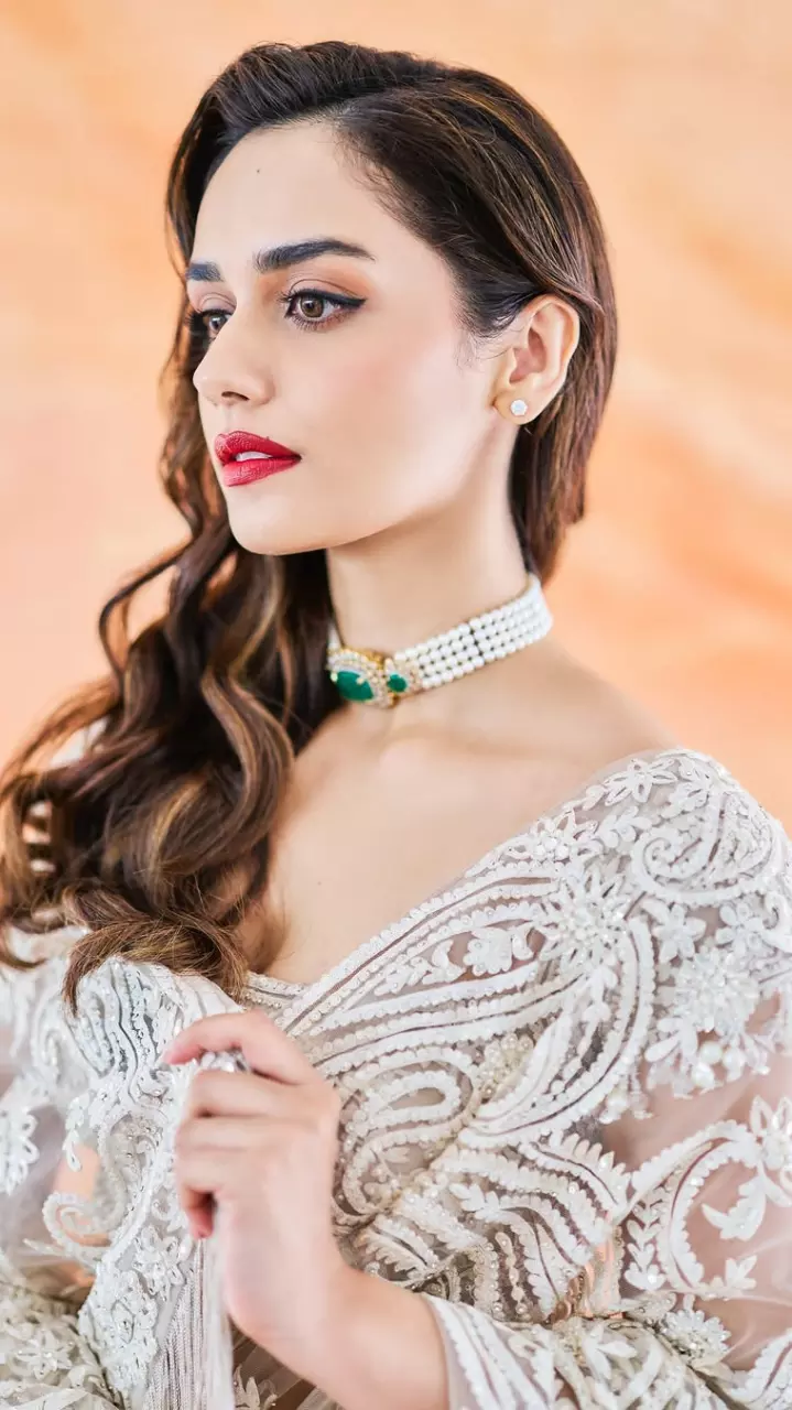 Manushi Chhillar का कातिलाना अंदाज़ VIRAL