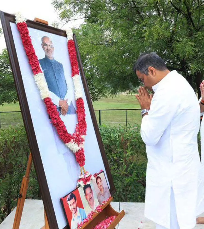 पूर्व CM साहिब सिंह वर्मा की पुण्यतिथि पर BJP नेताओं ने दी श्रद्धांजलि पूर्व CM साहिब सिंह वर्मा की पुण्यतिथि पर BJP नेताओं ने दी श्रद्धांजलि