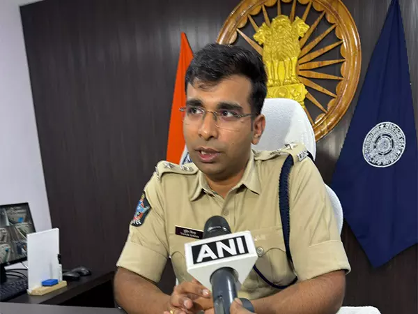 Andhra Police ने अनकापल्ली जिले में 1.20 करोड़ रुपये के मोबाइल फोन बरामद किए Andhra Police ने अनकापल्ली जिले में 1.20 करोड़ रुपये के मोबाइल फोन बरामद किए