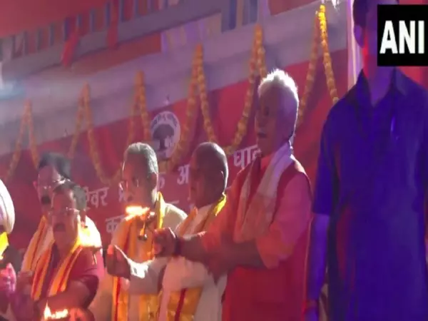 उपराज्यपाल मनोज सिन्हा ने Jammu Tawi Riverfront पर विशेष आरती में भाग लिया उपराज्यपाल मनोज सिन्हा ने Jammu Tawi Riverfront पर विशेष आरती में भाग लिया