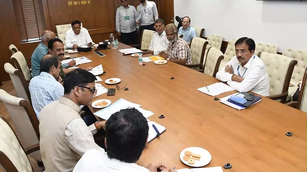 आशीष शेलार ने वरिष्ठ लोक कलाकारों के लिए समय पर मानदेय वितरण और SOP सुदृढ़ीकरण का आदेश दिया आशीष शेलार ने वरिष्ठ लोक कलाकारों के लिए समय पर मानदेय वितरण और SOP सुदृढ़ीकरण का आदेश दिया