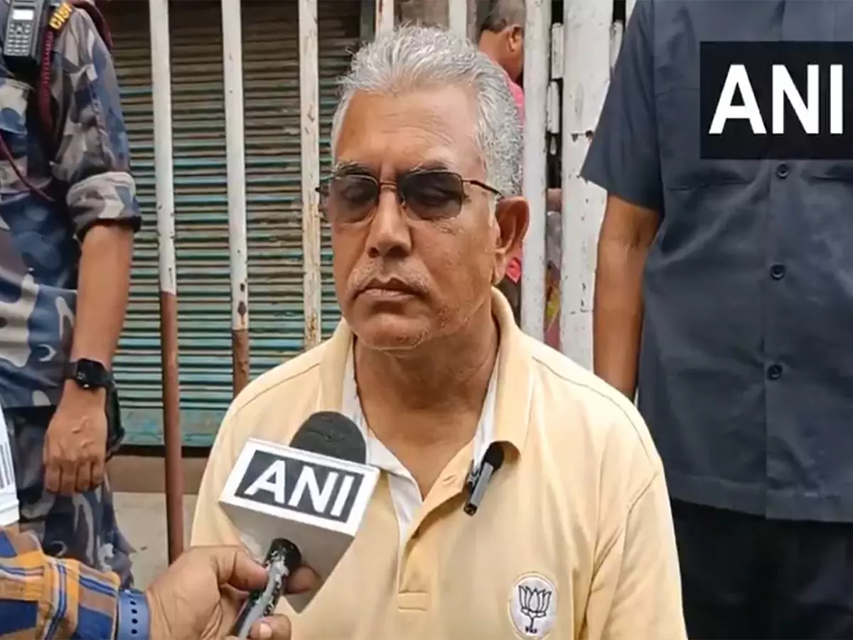 कोलकाता गैंगरेप मामले पर BJP दिलीप घोष ने कहा- टीएमसी आरोपियों को बचाने की कोशिश कर रही है कोलकाता गैंगरेप मामले पर BJP दिलीप घोष ने कहा- टीएमसी आरोपियों को बचाने की कोशिश कर रही है