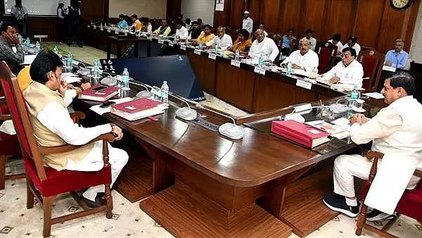 MP : कैबिनेट ने मुख्यमंत्री वृन्दावन ग्राम योजना को मंजूरी दे दी MP : कैबिनेट ने मुख्यमंत्री वृन्दावन ग्राम योजना को मंजूरी दे दी
