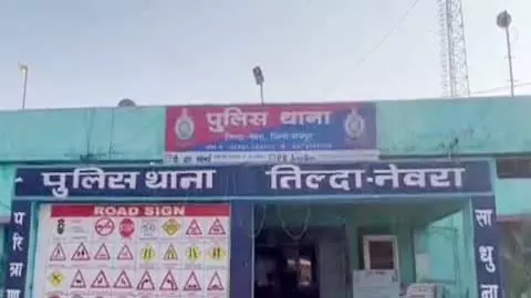 प्रधान पाठक की नजर महिला वॉशरूम पर थी, मोबाइल बरामद प्रधान पाठक की नजर महिला वॉशरूम पर थी, मोबाइल बरामद