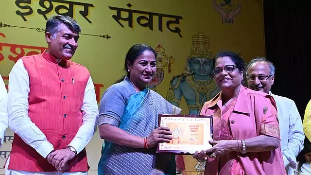 Delhi सीएम रेखा गुप्ता ने डॉक्टरों से मेडिकल हब बनाने सहयोग मांगा Delhi सीएम रेखा गुप्ता ने डॉक्टरों से मेडिकल हब बनाने सहयोग मांगा