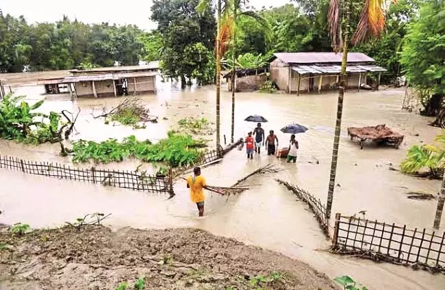 Odisha : गांव जलमग्न लोग खतरे में Odisha : गांव जलमग्न लोग खतरे में