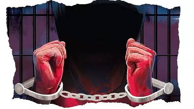 फर्जी पुलिस बनकर लूटपाट करने वाले 8 आरोपी गिरफ्तार फर्जी पुलिस बनकर लूटपाट करने वाले 8 आरोपी गिरफ्तार