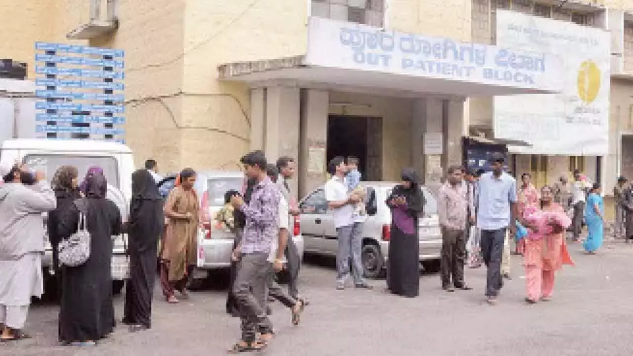 Karnataka के सरकारी अस्पतालों में स्टाफ की भारी कमी से सेवाएं प्रभावित Karnataka के सरकारी अस्पतालों में स्टाफ की भारी कमी से सेवाएं प्रभावित