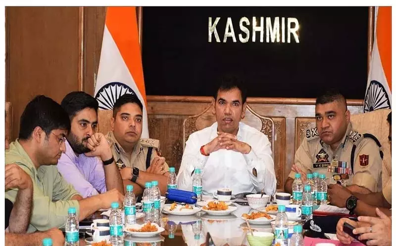 मुहर्रम की तैयारी को लेकर डिव कमिश्नर व IGP कश्मीर ने शिया संगठनों से बैठक की मुहर्रम की तैयारी को लेकर डिव कमिश्नर व IGP कश्मीर ने शिया संगठनों से बैठक की