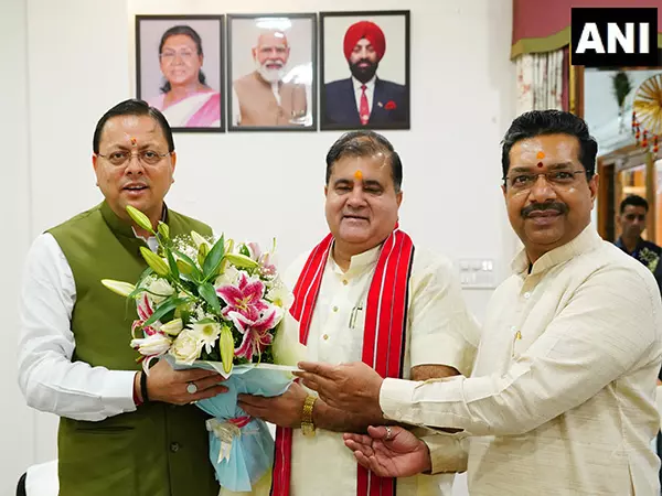 CM Dhami ने नवनिर्वाचित भाजपा प्रदेश अध्यक्ष महेंद्र भट्ट का स्वागत किया CM Dhami ने नवनिर्वाचित भाजपा प्रदेश अध्यक्ष महेंद्र भट्ट का स्वागत किया