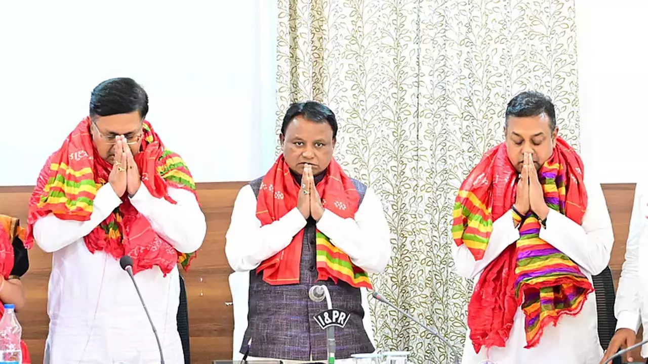 CM मोहन माझी ने रथयात्रा की बाकी रस्मों की कमान संभाली CM मोहन माझी ने रथयात्रा की बाकी रस्मों की कमान संभाली