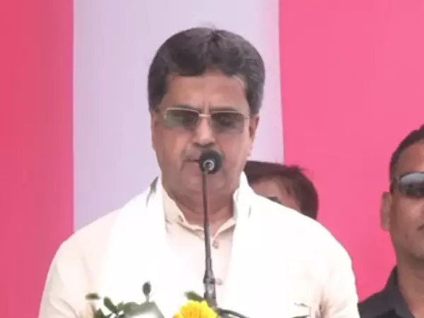 Tripura CM ने अगरतला में एम्बुलेंस वितरण और वाहन ट्रैकिंग सिस्टम का उद्घाटन किया Tripura CM ने अगरतला में एम्बुलेंस वितरण और वाहन ट्रैकिंग सिस्टम का उद्घाटन किया