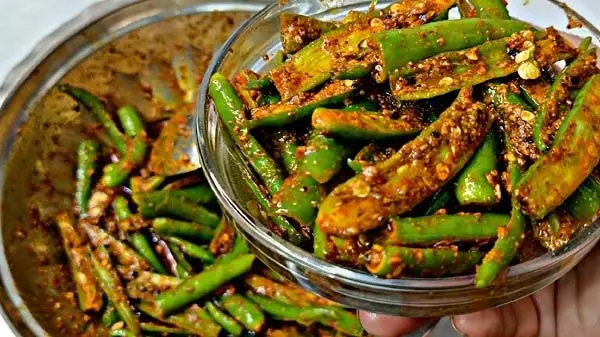 Recipe: 10 मिनट में घर पर बनाएं हरी मिर्च लहसुन का तीखा चटपटा अचार Recipe: 10 मिनट में घर पर बनाएं हरी मिर्च लहसुन का तीखा चटपटा अचार