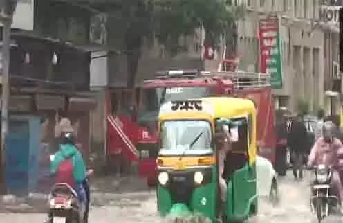 भारी बारिश से भीषण जलभराव, IMD ने बारिश, आंधी, धूल भरी आंधी का अनुमान जताया भारी बारिश से भीषण जलभराव, IMD ने बारिश, आंधी, धूल भरी आंधी का अनुमान जताया