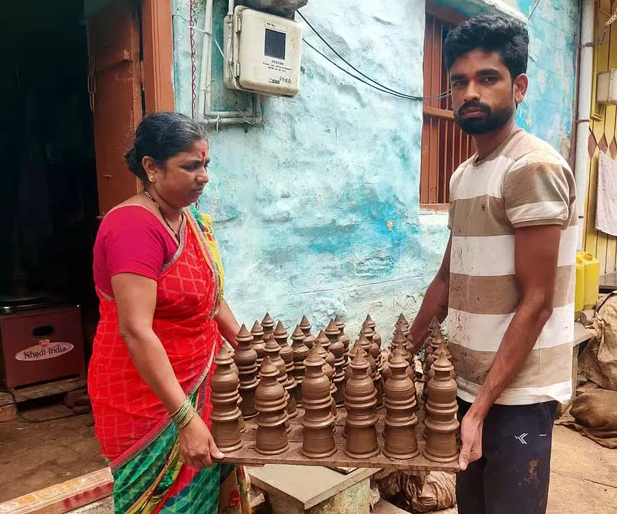 मैनेटा की अमावस्या : रबाकवि-बनहट्टी के जुड़वां शहरों में गुल्लावन उत्सव मैनेटा की अमावस्या : रबाकवि-बनहट्टी के जुड़वां शहरों में गुल्लावन उत्सव