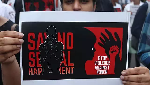 Delhi : यौन उत्पीड़न के बाद लड़की ने एसिड पीकर आत्महत्या की कोशिश की, प्रेमी गिरफ्तार Delhi : यौन उत्पीड़न के बाद लड़की ने एसिड पीकर आत्महत्या की कोशिश की, प्रेमी गिरफ्तार