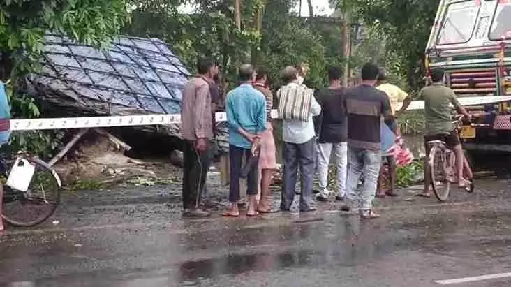 Medinipur : गश्त के दौरान हादसा, दो पुलिसकर्मियों की दर्दनाक मौत Medinipur : गश्त के दौरान हादसा, दो पुलिसकर्मियों की दर्दनाक मौत
