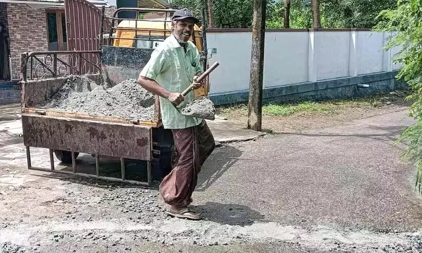 Kerala : कमरुद्दीन इस सड़क को विवाद का केंद्र बनने से रोकने के लिए दृढ़संकल्पित Kerala : कमरुद्दीन इस सड़क को विवाद का केंद्र बनने से रोकने के लिए दृढ़संकल्पित
